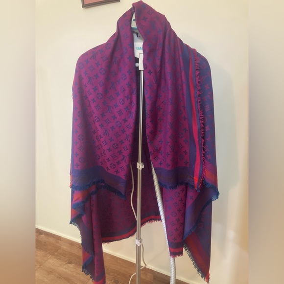 Louis Vuitton monogram shawl/scarf Authentic - Picture 2 of 11